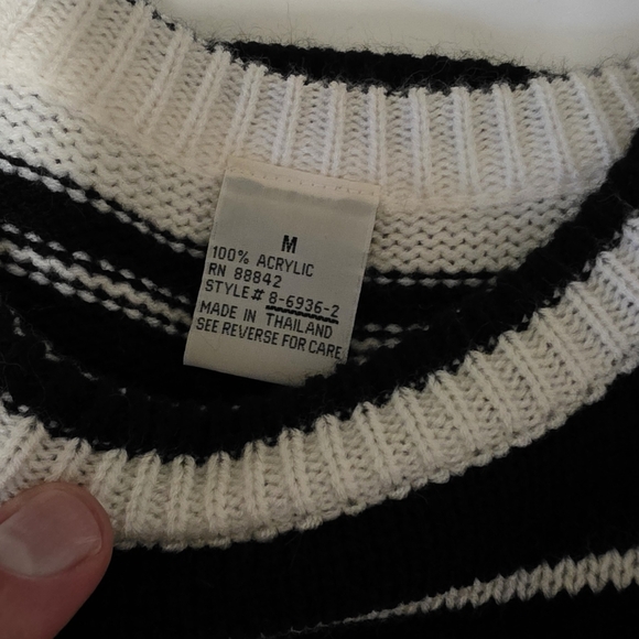 Sweater - Picture 4 of 4